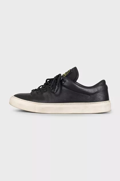 Men's leather sneakers with a branded patch