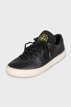 Men's leather sneakers with a branded patch