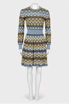 Fitted dress with pattern