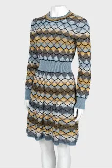 Fitted dress with pattern