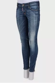 Jeans with decorative scuffs