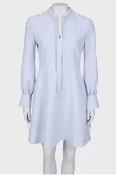 Fitted dress with ties at the chest