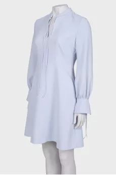 Fitted dress with ties at the chest