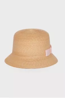 Straw hat with a pink bow