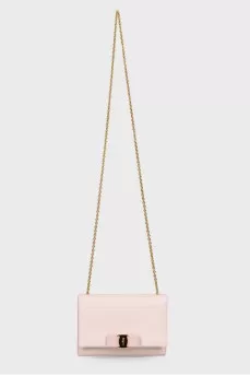 Leather pink handbag with shoulder chain