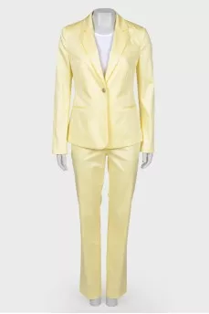 Light yellow suit