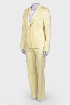 Light yellow suit