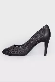 Perforated leather shoes