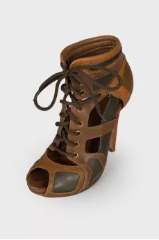 Leather sandals in green and brown