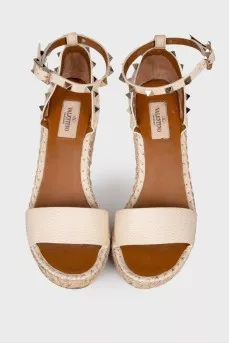 Босоножки Rockstud 105 с металлическими стразами