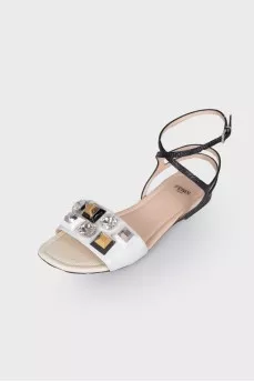 Sandals with contrasting rhinestones