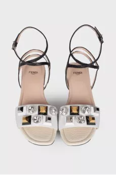 Sandals with contrasting rhinestones