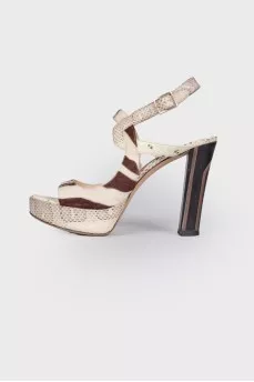 Sandals with pony insert