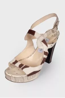 Sandals with pony insert