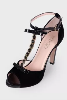 Velor sandals with chain