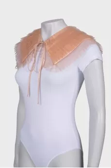 Powder collar with ties, with a tag