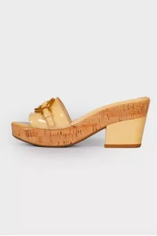 Slippers with cork soles