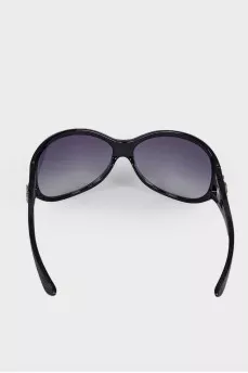 Sunglasses with brand logo