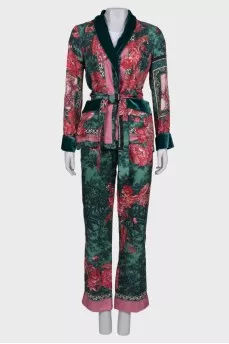 Silk suit with velor trim