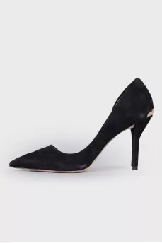 Side cutout suede pumps