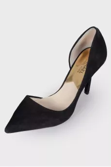 Side cutout suede pumps