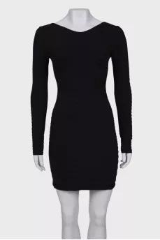 Black dress close-fitting in the waist
