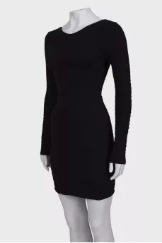 Black dress close-fitting in the waist