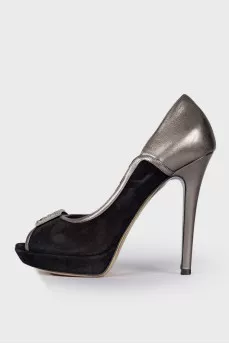 Combined shoes with silver leather
