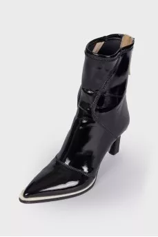Lacquered ankle boots with heels