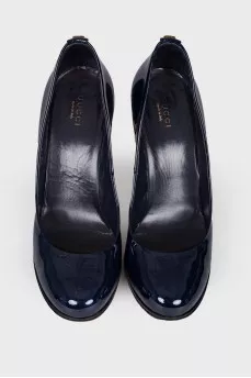 Lacquered navy blue shoes