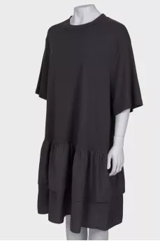 Dress with ruffles at the hem