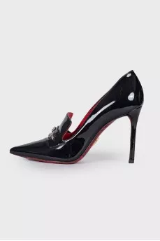 Lacquered shoes with silver hardware