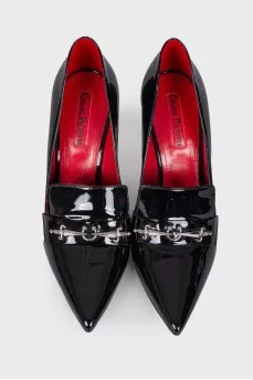 Lacquered shoes with silver hardware