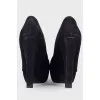 Peep-toecap suede pumps