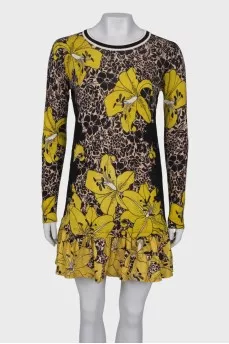 Dress with floral print and ruffles