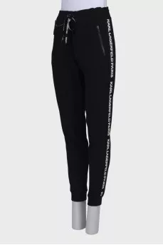 Sporty trousers with stripes