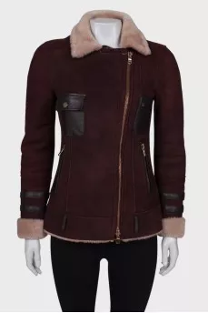 Shortened burgundy sheepskin coat