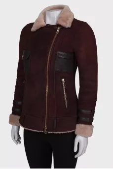 Shortened burgundy sheepskin coat