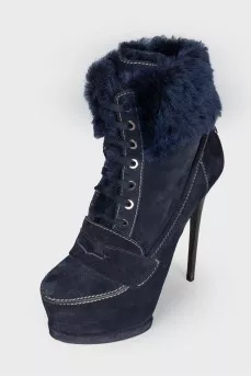 Suede ankle boots with fur insert