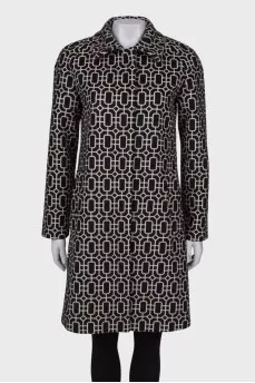 Coat in geometric black and white print