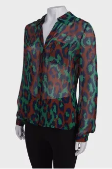 Silk blouse in an abstract print with a tag