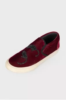 Textile slip-ons with beaded embroidery