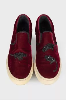 Textile slip-ons with beaded embroidery