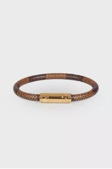 Leather bracelet with golden insert