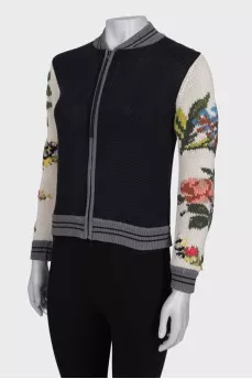 Knitted jumper with embroidery