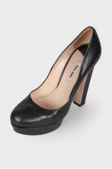 Leather embossed shoes