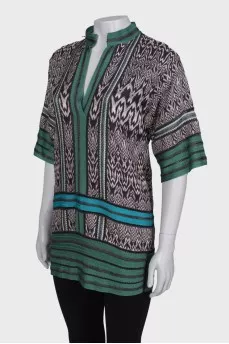 Knitted tunic top with a V-neckline