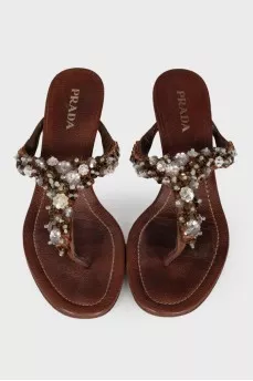 Leather slippers with beads