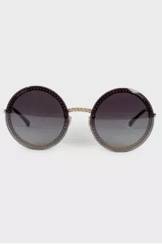 Sunglasses with golden chain
