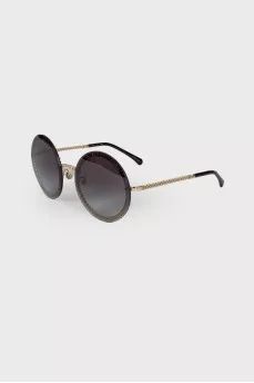 Sunglasses with golden chain